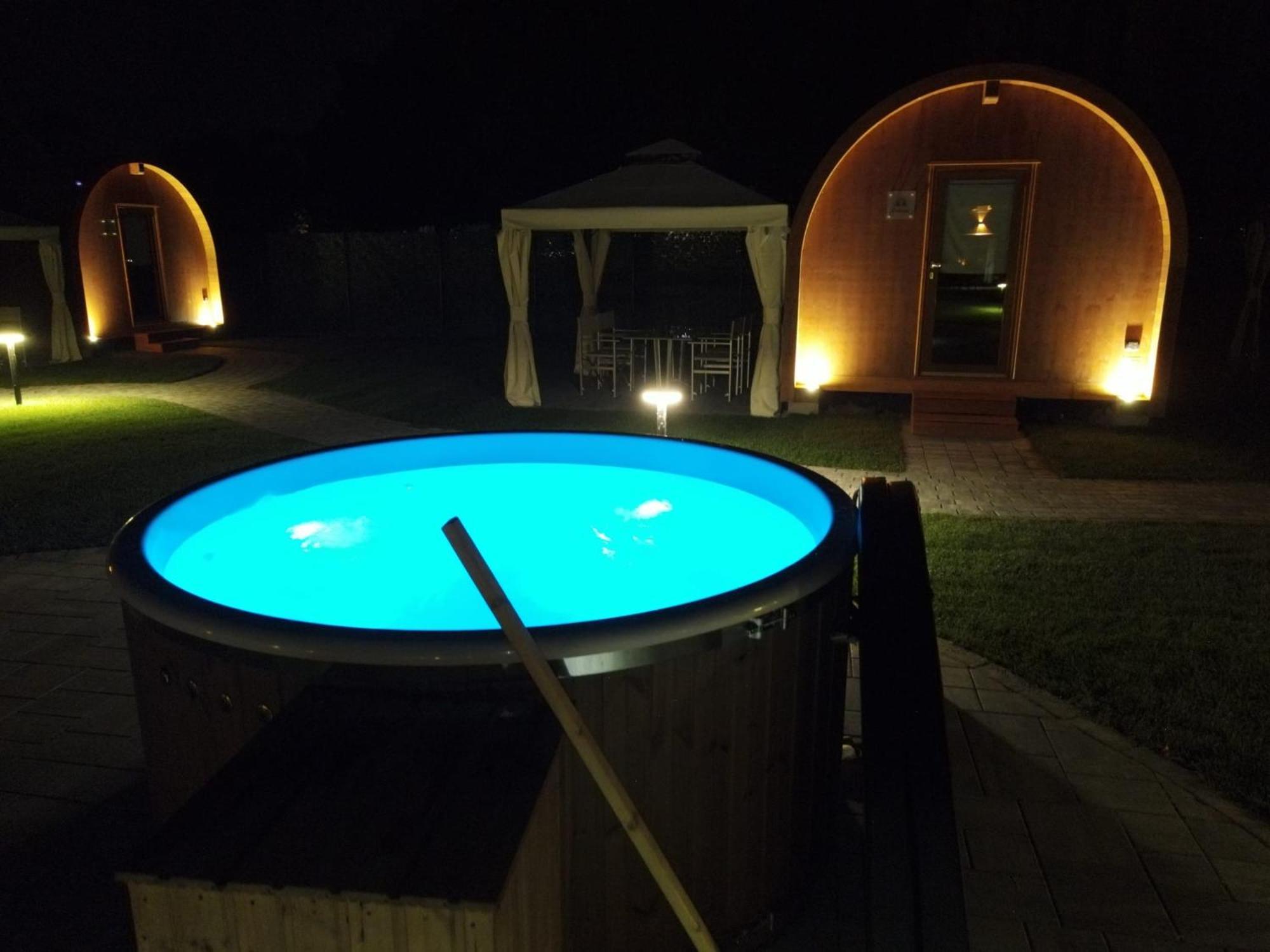 Vicolungo Glamour Lodge & Spa - Free Spa Hot Tub E Sauna المظهر الخارجي الصورة