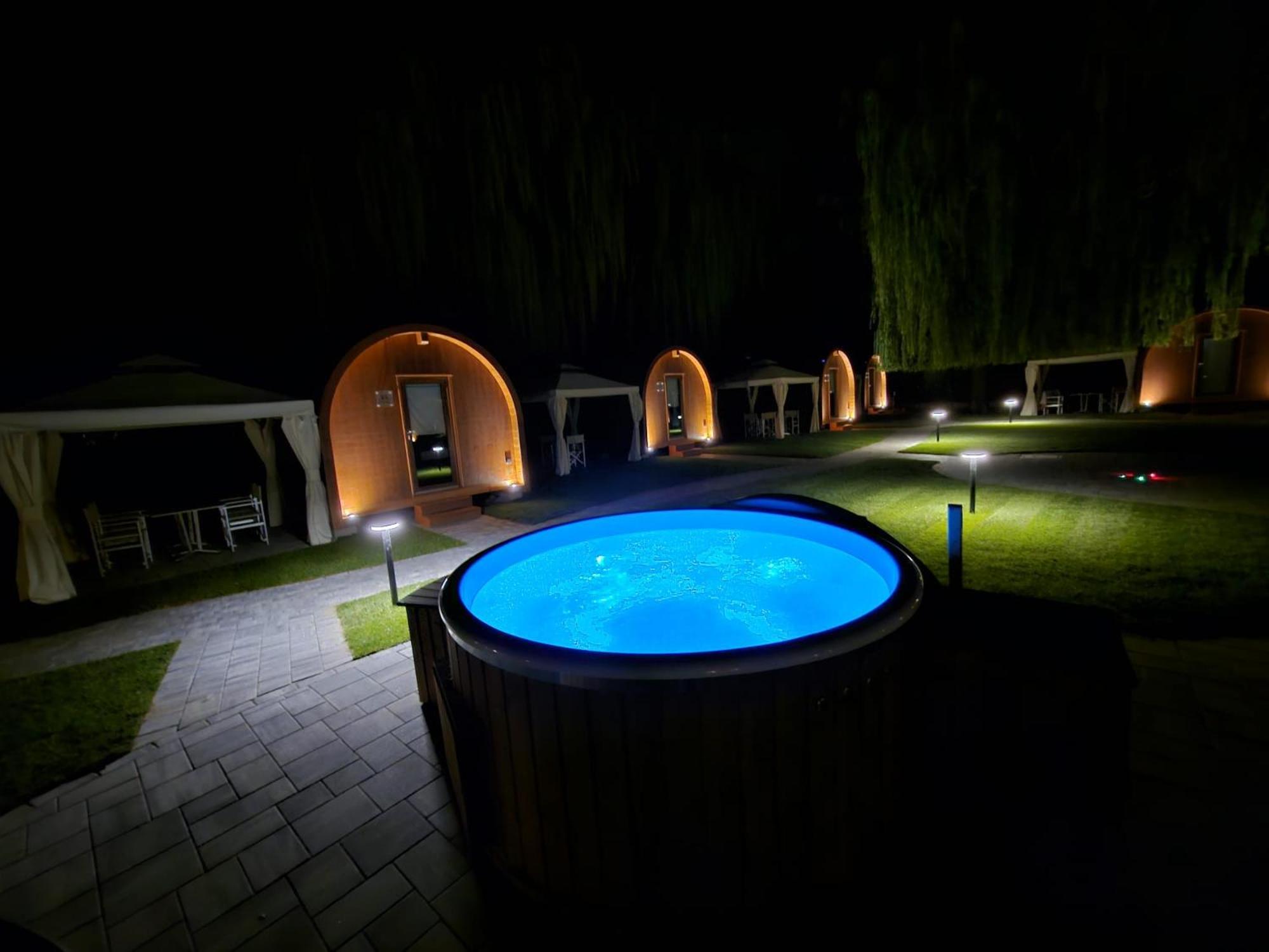 Vicolungo Glamour Lodge & Spa - Free Spa Hot Tub E Sauna المظهر الخارجي الصورة