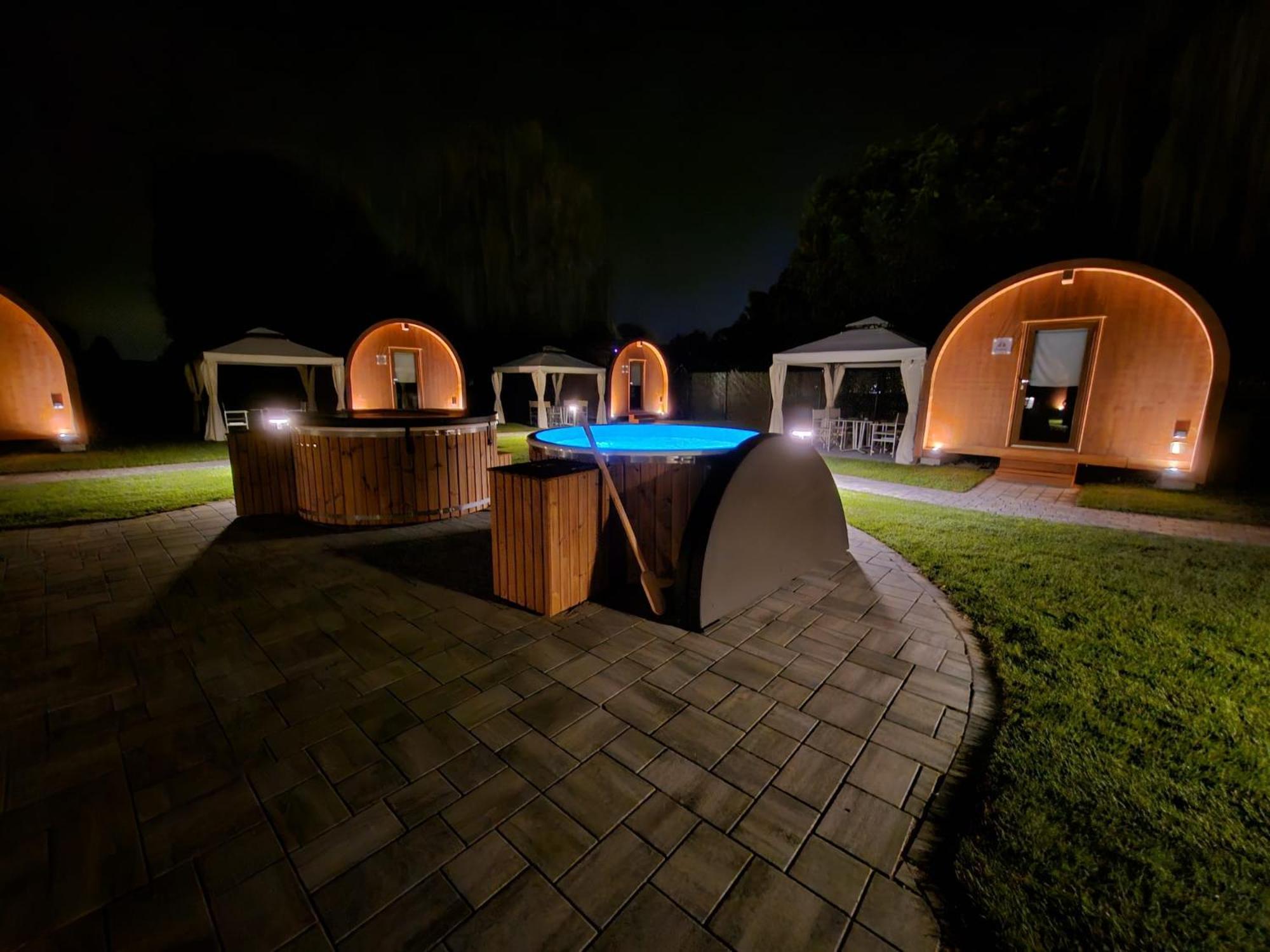 Vicolungo Glamour Lodge & Spa - Free Spa Hot Tub E Sauna المظهر الخارجي الصورة