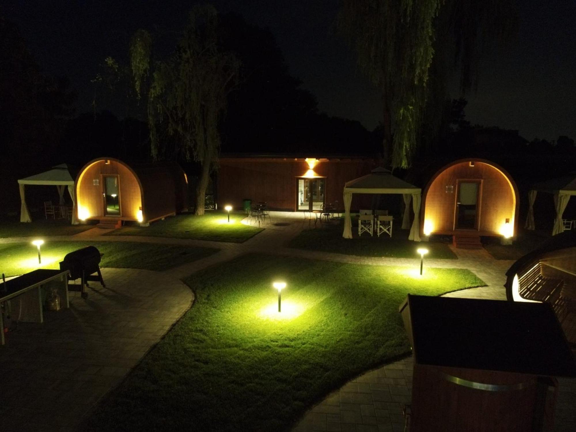 Vicolungo Glamour Lodge & Spa - Free Spa Hot Tub E Sauna المظهر الخارجي الصورة