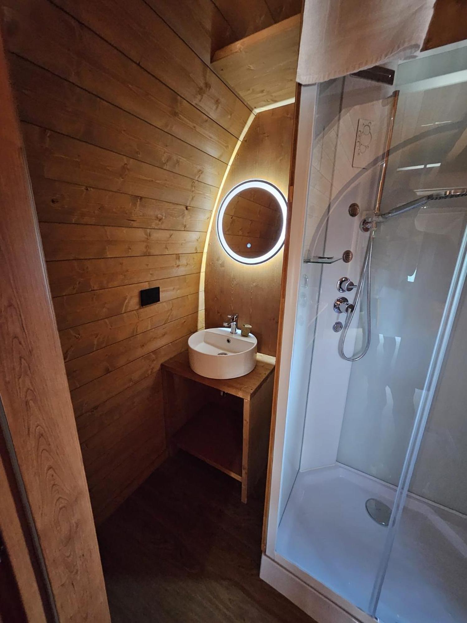 Vicolungo Glamour Lodge & Spa - Free Spa Hot Tub E Sauna المظهر الخارجي الصورة